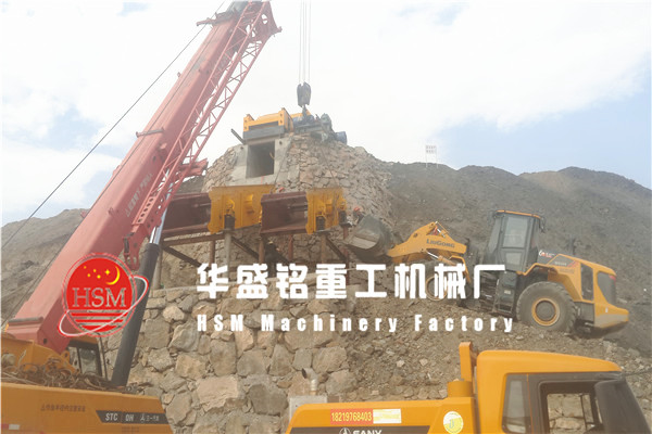 破碎玻璃的對輥破碎機(jī)